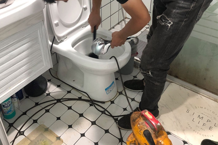 镇远马桶堵塞自己疏通还是找师傅？专业上门服务让你省时更省心